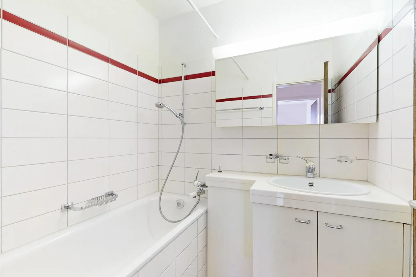 Appartement dans un emplacement central à Niederglatt à louer - Photo 4 sur 4