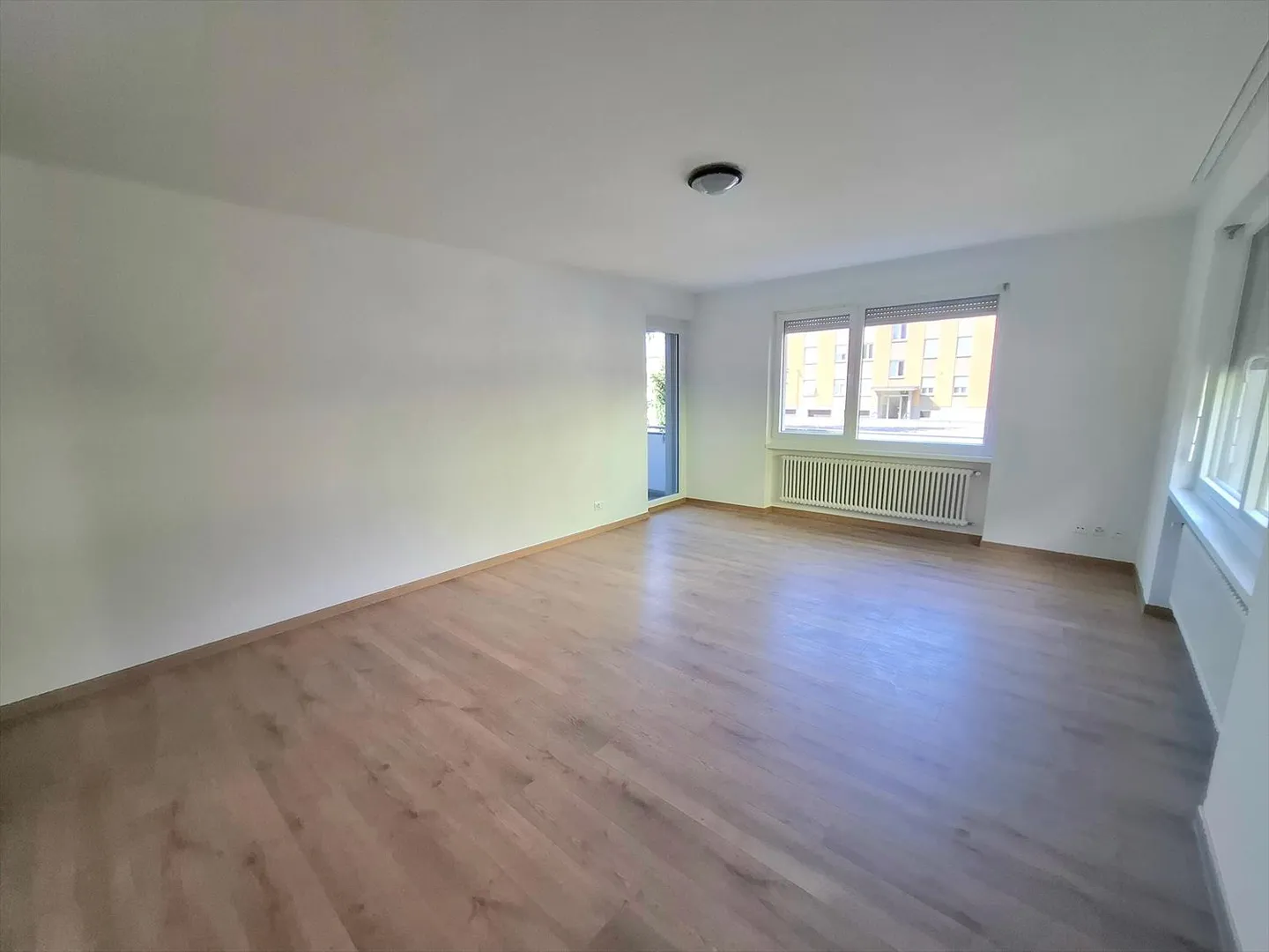 Helles und geräumiges Apartment mit 3,5 Zimmern in Castione, Kanton TI - Foto 1 von 13
