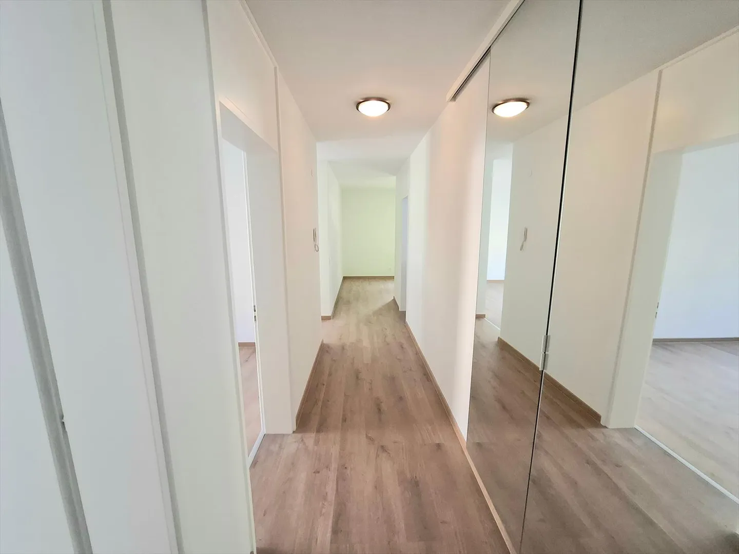 Helles und geräumiges Apartment mit 3,5 Zimmern in Castione, Kanton TI - Foto 10 von 13