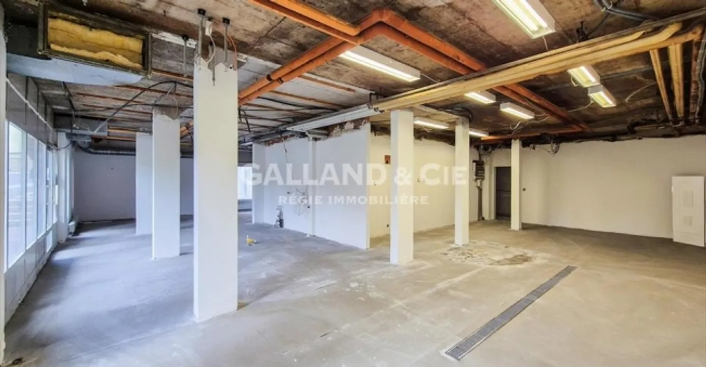 Commercial Space - Photo 5 of 9