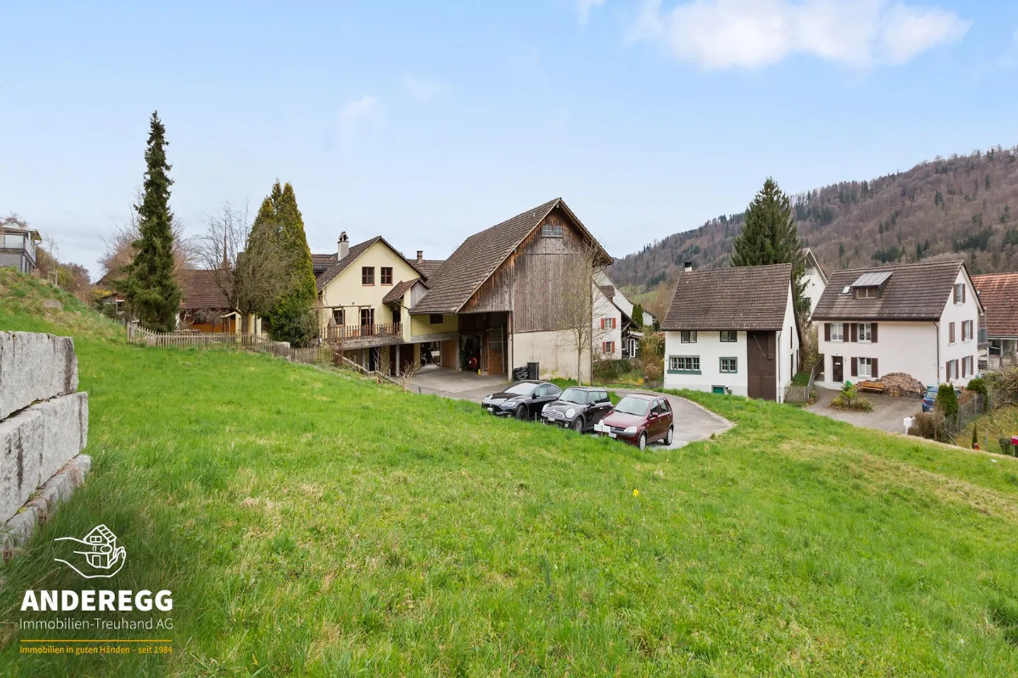 3 plots with building land, barn and 2 multi-family houses - Photo 2 of 13
