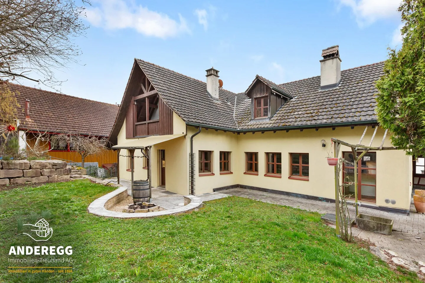 3 plots with building land, barn and 2 multi-family houses - Photo 3 of 13