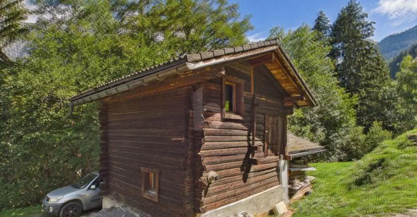 EIN RENOVIERTES REFUGIUM IM HERZEN DER NATUR - Foto 1 von 6