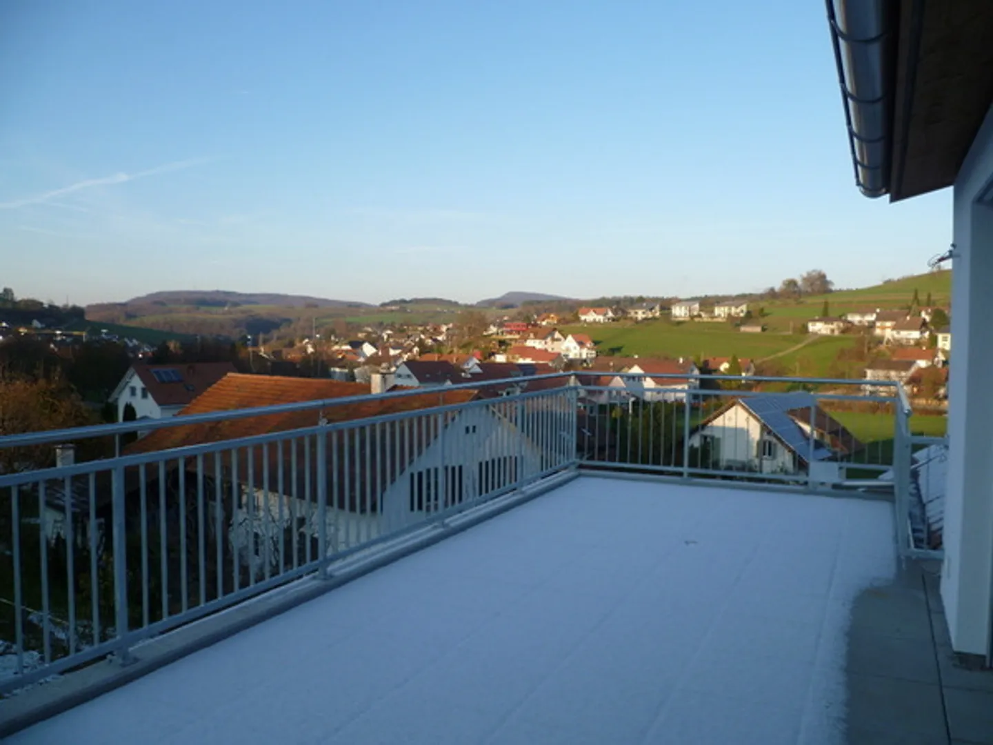 WOHNEN MIT BLICK INS GRÜNE - Foto 1 von 5