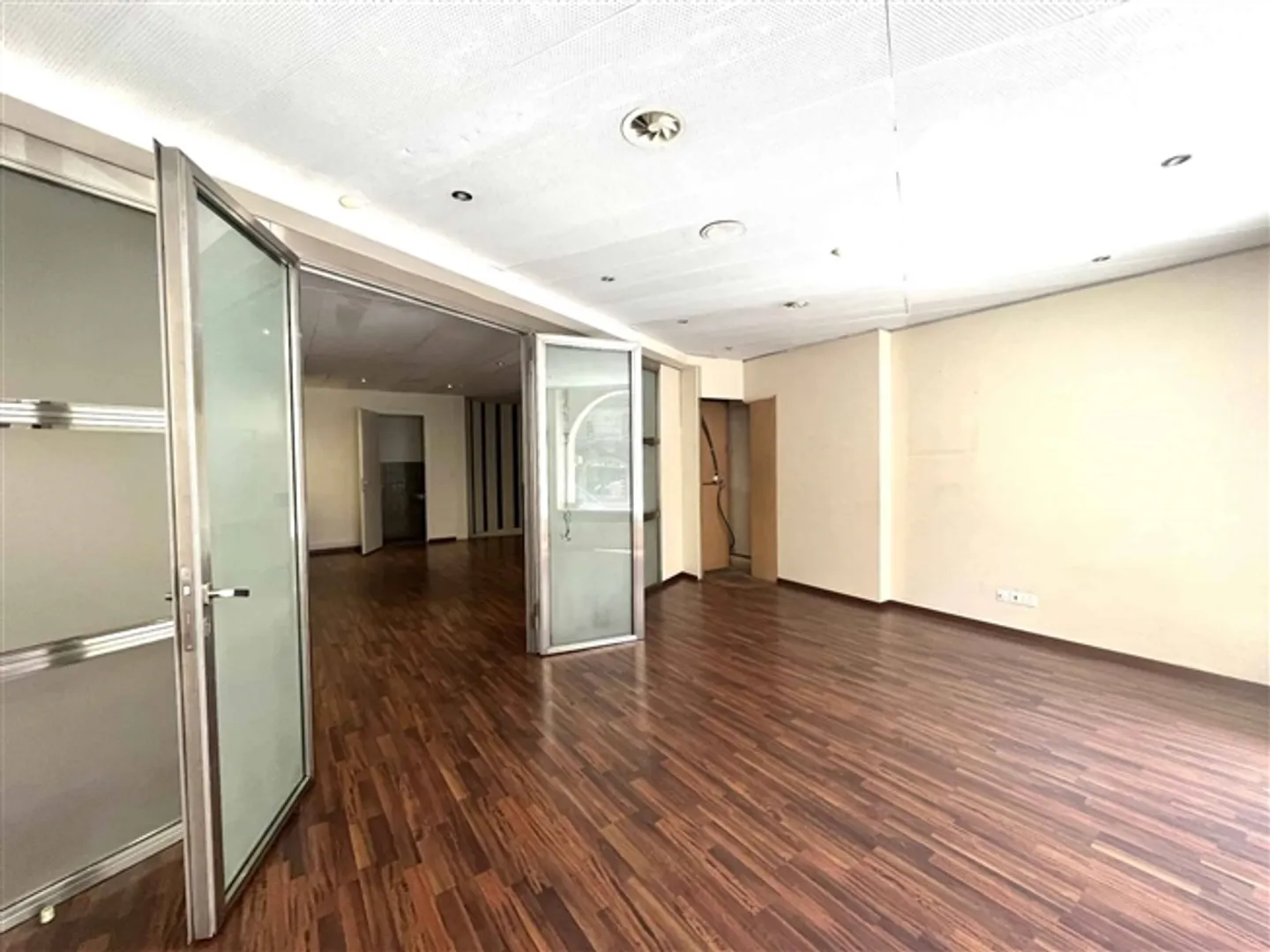 Passage - Optimal View - Near Cornavin Station - Photo 4 of 7