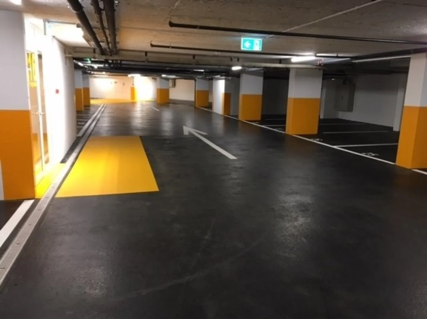 Parking space for rent - Photo 2 of 4