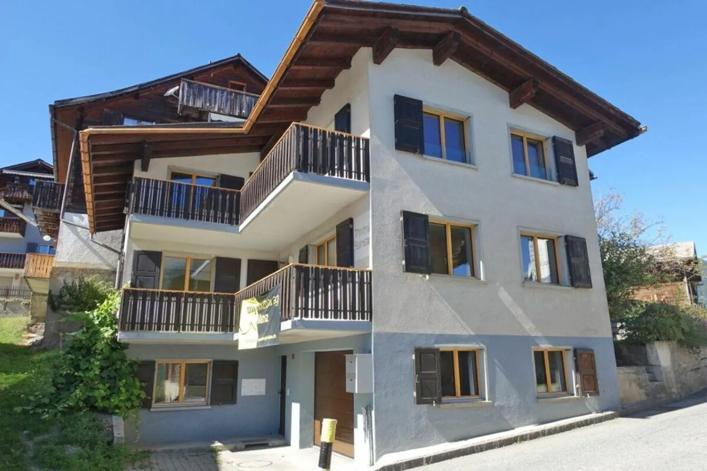 Two-family house with two 4½-room apartments, apartment No. 2 - Photo 1 of 5