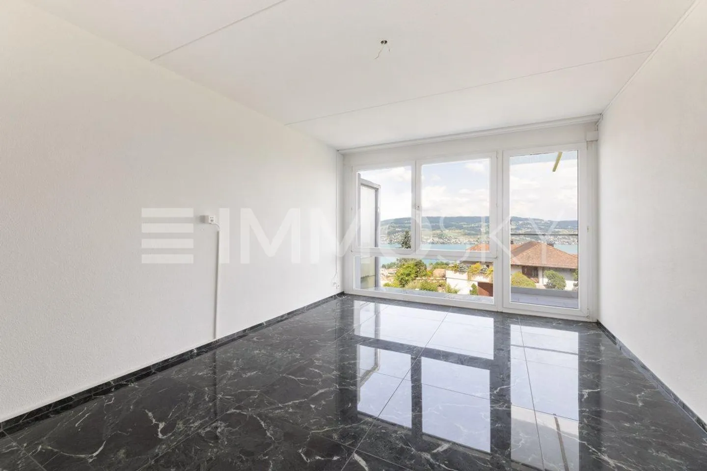 Ihr neues Zuhause mit Panoramasicht von Zürich bis in die Alpen - Photo 3 of 5