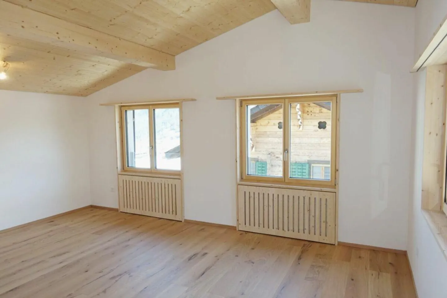 Two-family house with two 4½-room apartments, apartment No. 2 - Photo 2 of 5