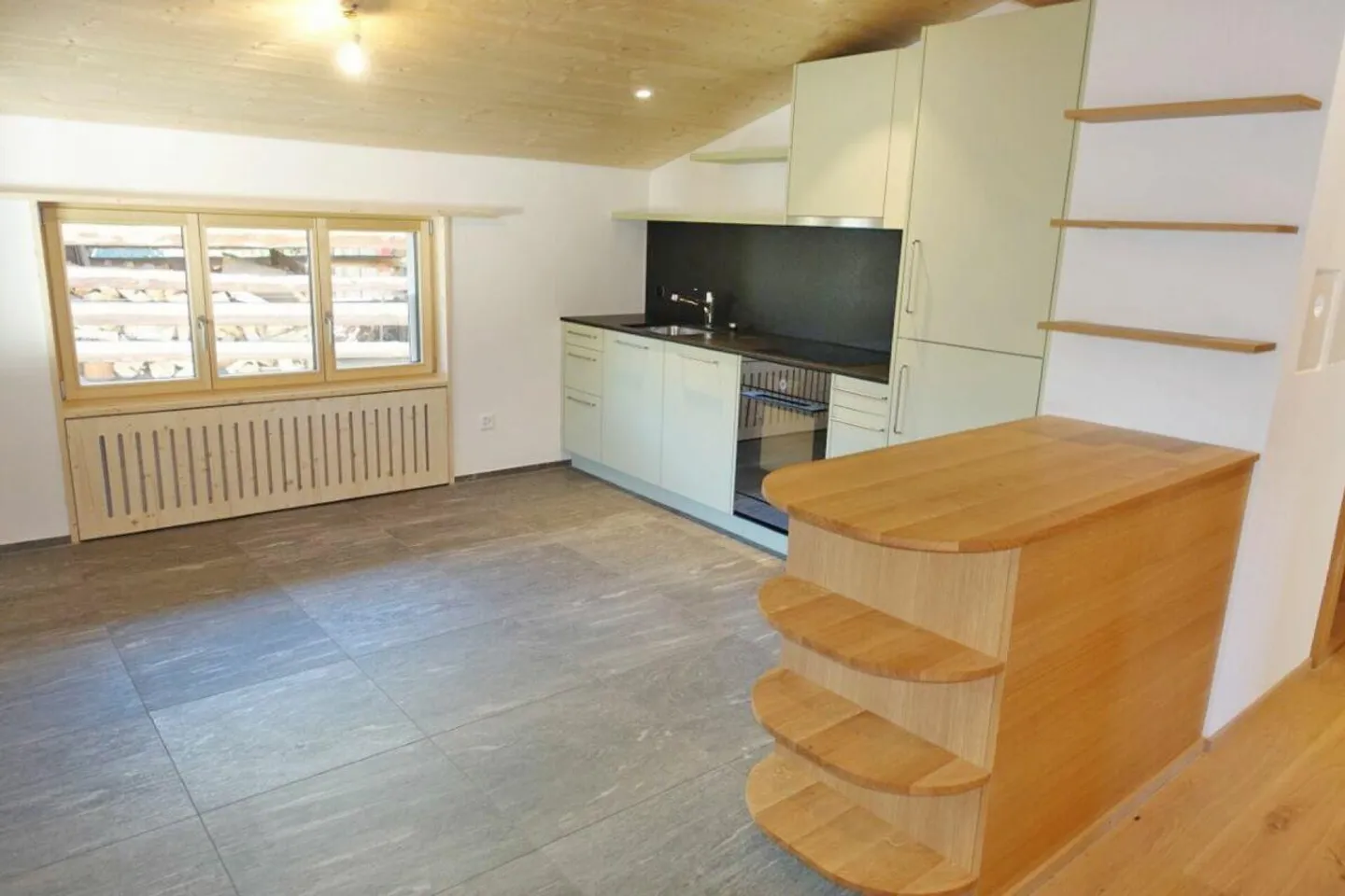 Two-family house with two 4½-room apartments, apartment No. 2 - Photo 3 of 5