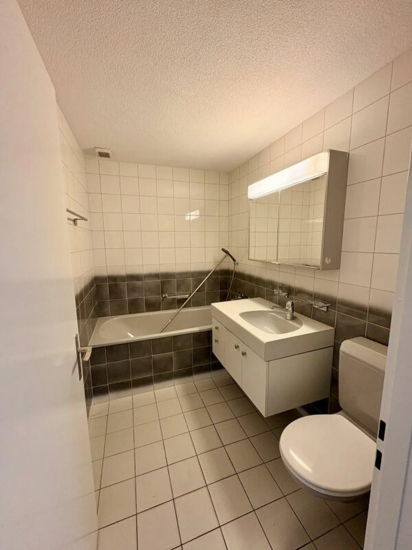 Stunning Maisonette Apartment - Photo 13 of 18