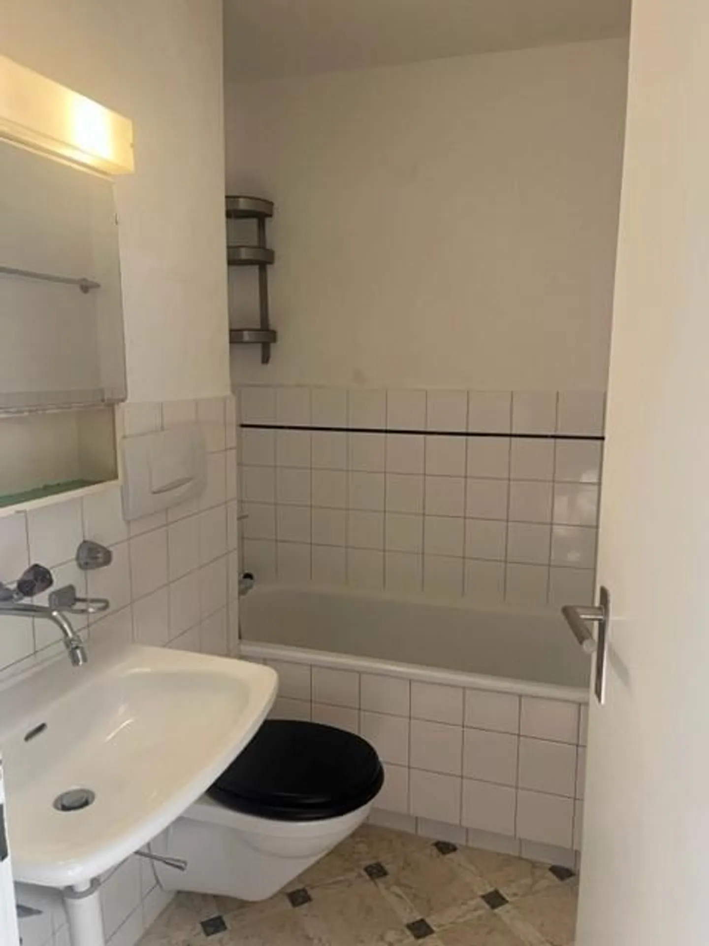 Wohnen beim Bahnhof Kloten mit Blick ins Grüne - Foto 5 von 6