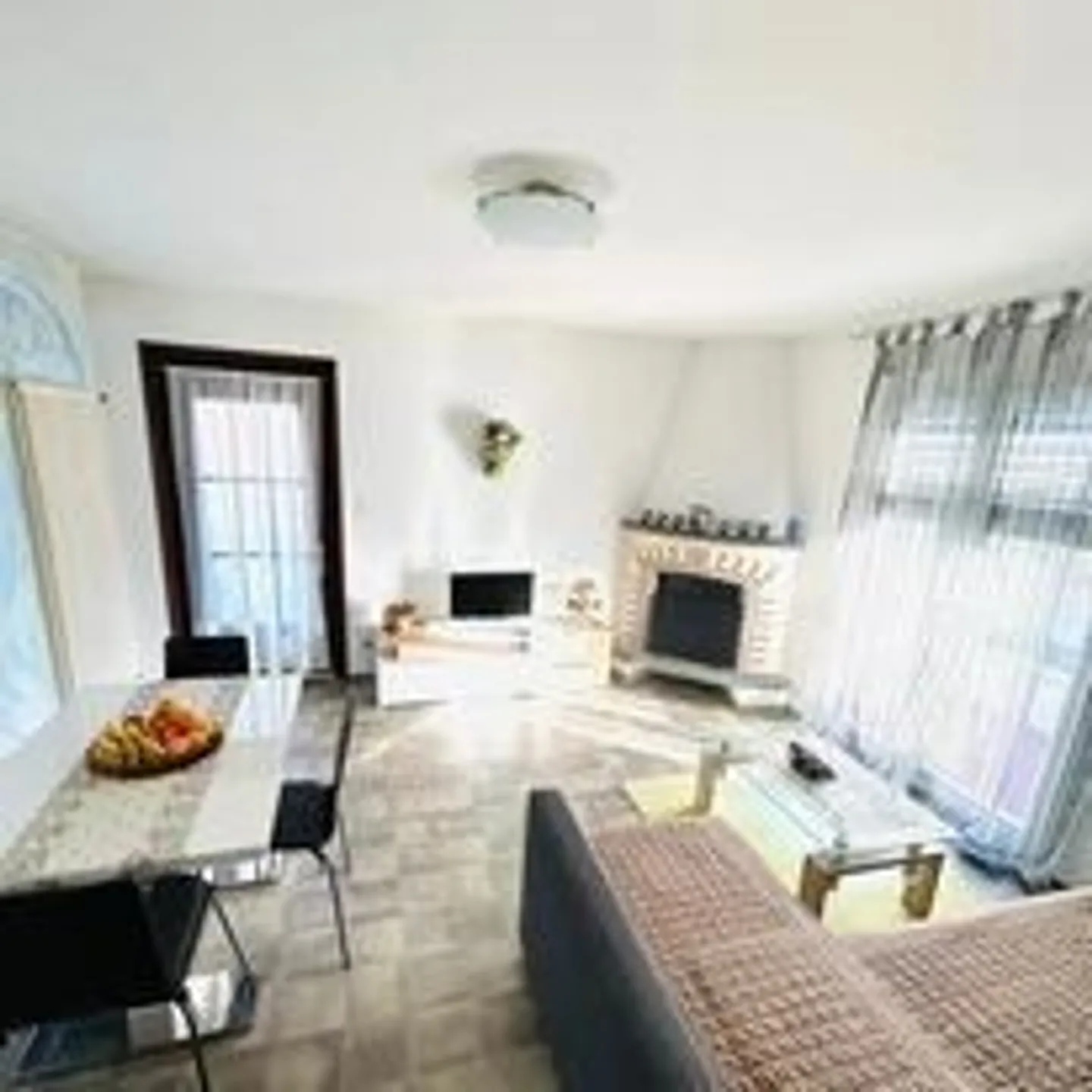 Ampia casa plurifamiliare con grande potenziale a Riazzino - Foto 7 di 13