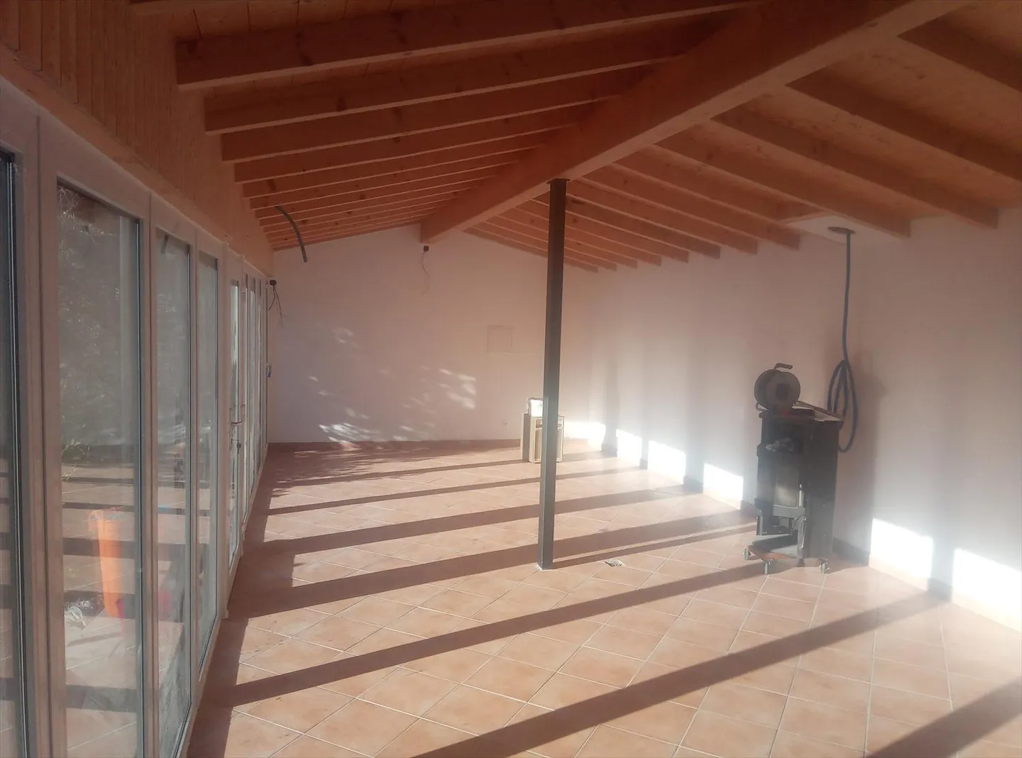 Ampia casa plurifamiliare con grande potenziale a Riazzino - Foto 8 di 13