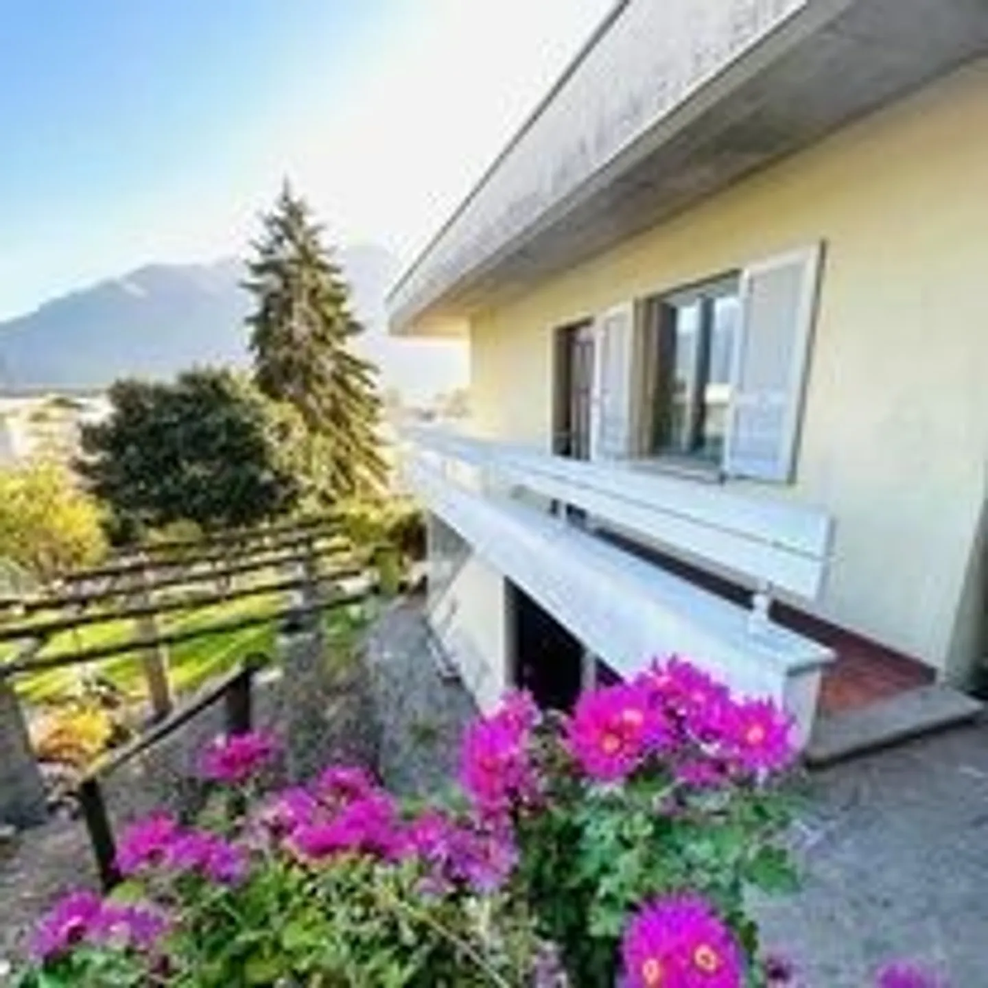 Ampia casa plurifamiliare con grande potenziale a Riazzino - Foto 9 di 13
