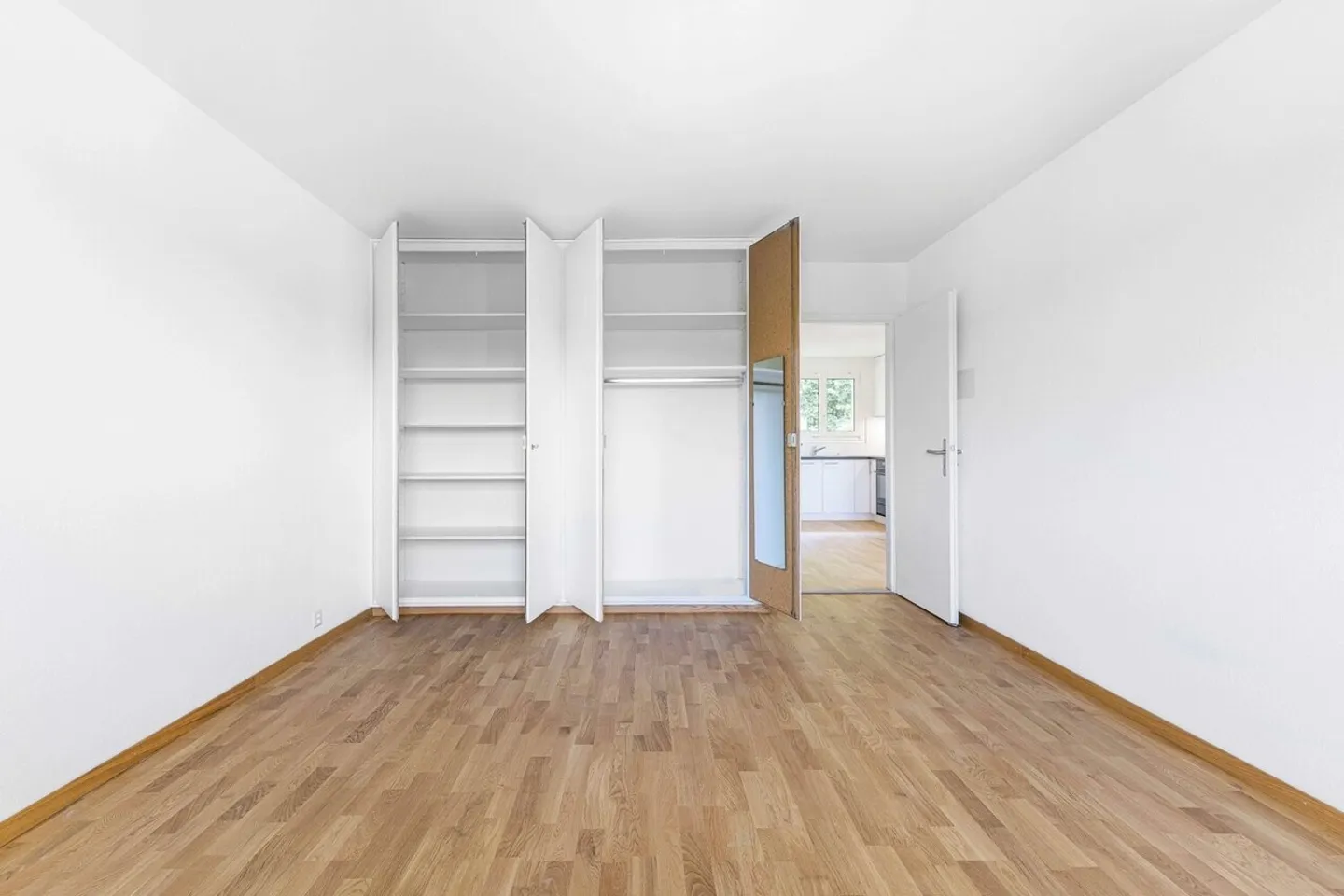 Appartement 3.5 pièces fraîchement rénové dans un emplacement central à Zollikofen - Photo 4 sur 9