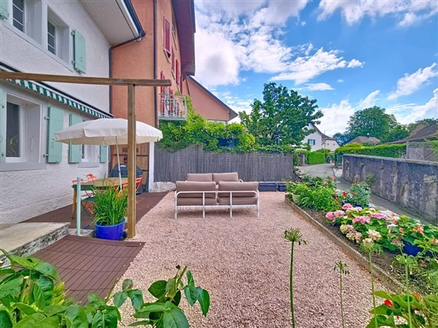 Charmante maison de village d'environ 230 m² - Photo 2 sur 13