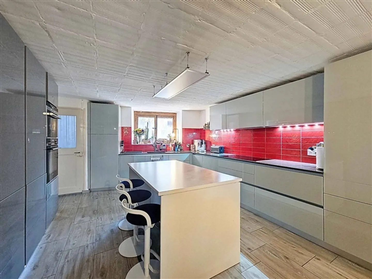 Charmante maison de village d'environ 230 m² - Photo 4 sur 13