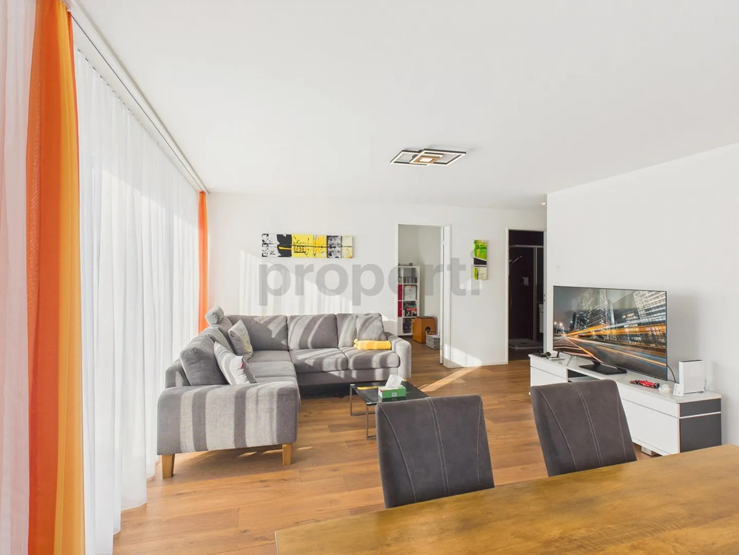 Moderno appartamento di 4,5 stanze con balcone, Kaltbrunn - Foto 1 di 13