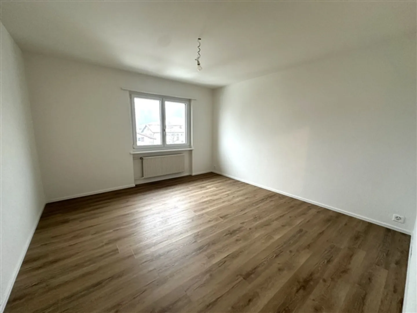 Bévilard, bellissimo appartamento ristrutturato di 4.5 stanze con balcone - Foto 4 di 7