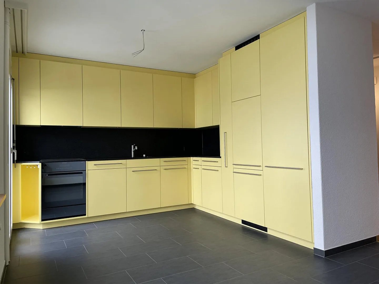 Beautiful, centrally located 2.5-room apartment - Photo 1 of 11