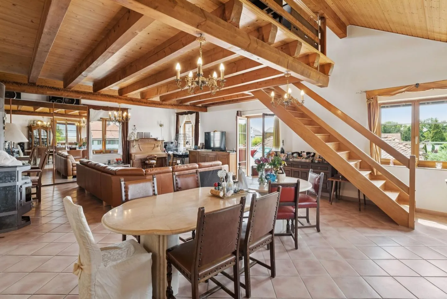 Charming apartment with 5.5 rooms in a beautiful PPE with 3 apartments - Photo 2 of 12