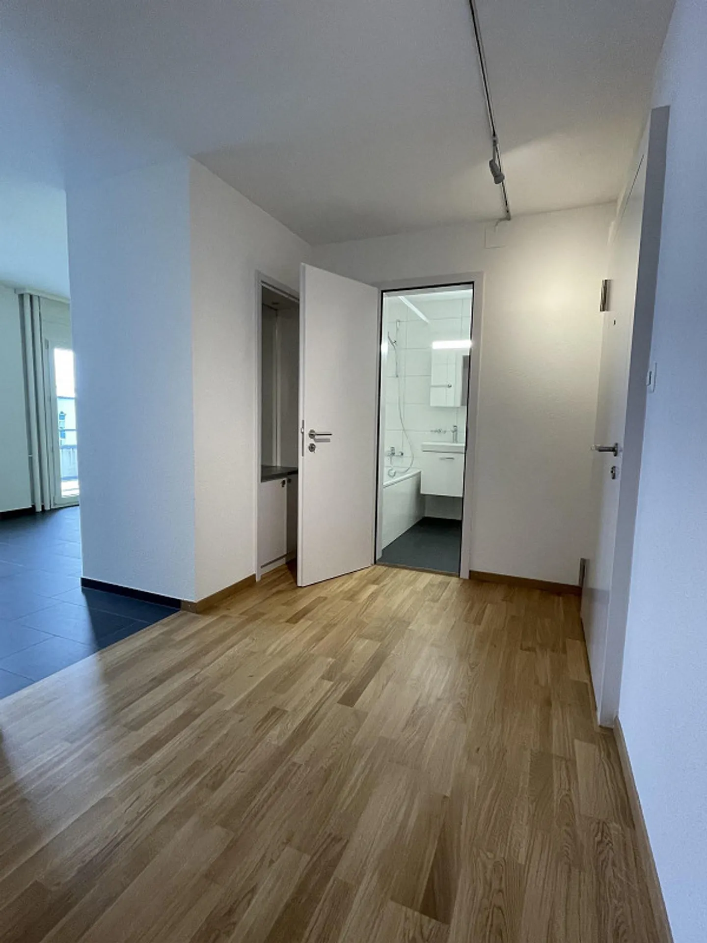 Beautiful, centrally located 2.5-room apartment - Photo 4 of 11