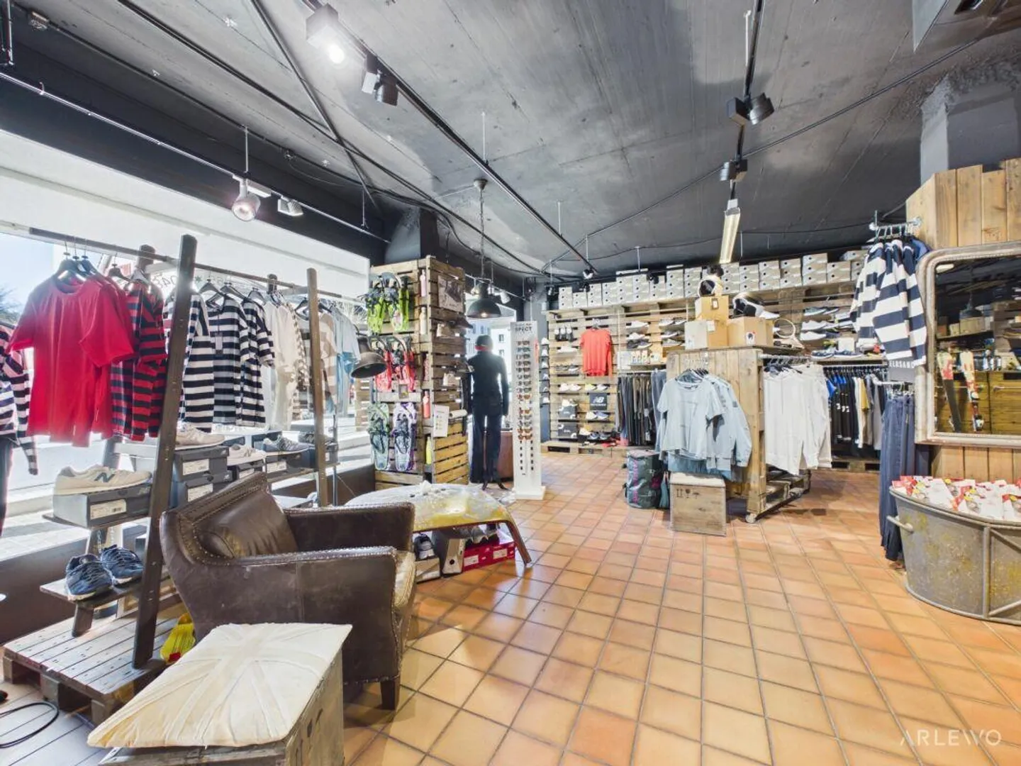 Visible and versatile sales area in the heart of Horw - Photo 4 of 10