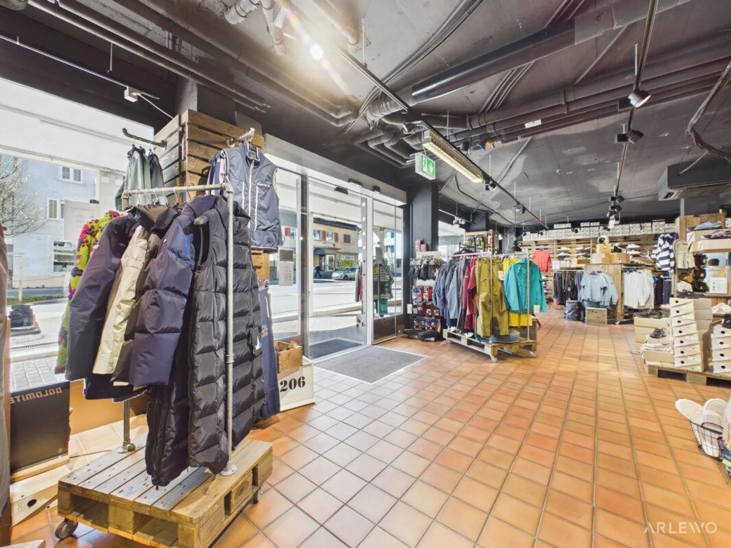 Visible and versatile sales area in the heart of Horw - Photo 7 of 10