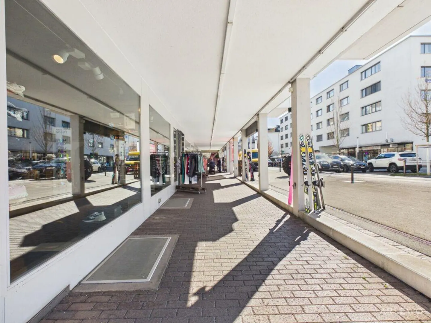 Visible and versatile sales area in the heart of Horw - Photo 5 of 10