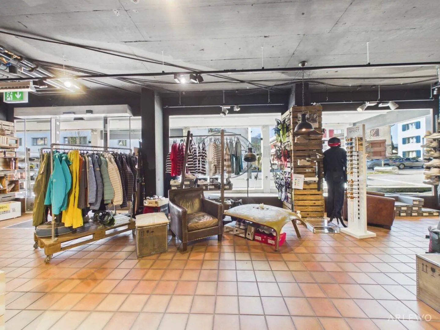 Visible and versatile sales area in the heart of Horw - Photo 6 of 10