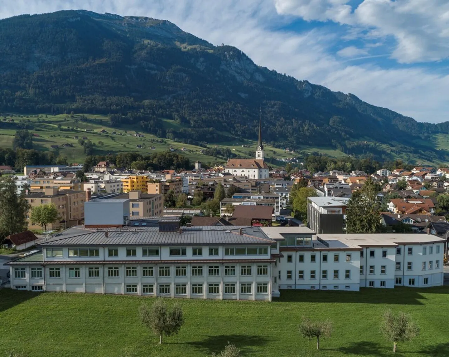 Moderne Gewerbefläche mit Weitblick - Foto 1 von 13