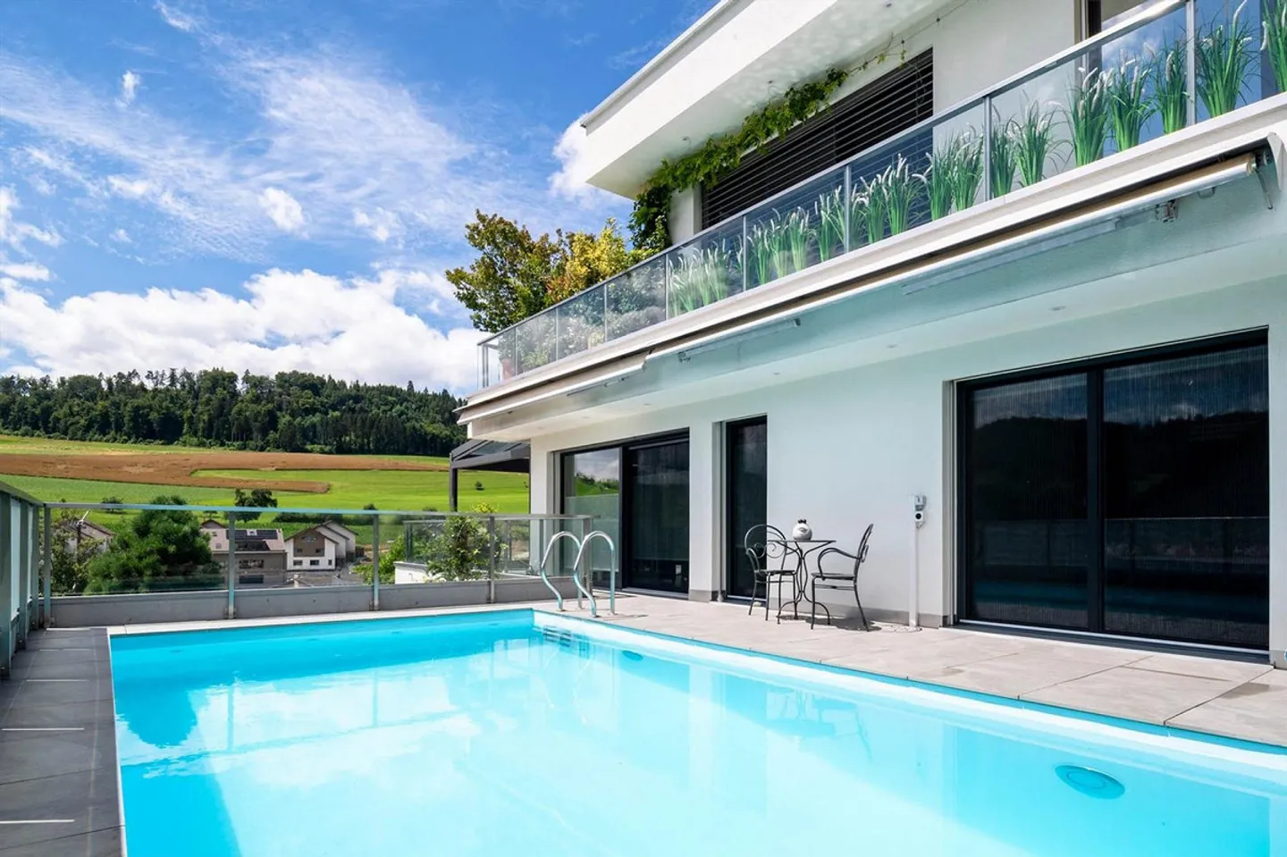 Terrazza da sogno con piscina e vista libera - Foto 1 di 13