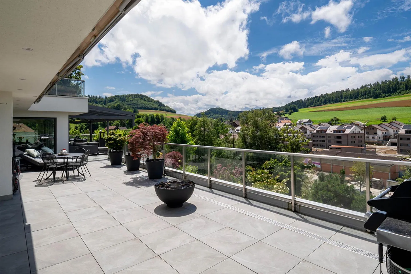 Terrazza da sogno con piscina e vista libera - Foto 3 di 13