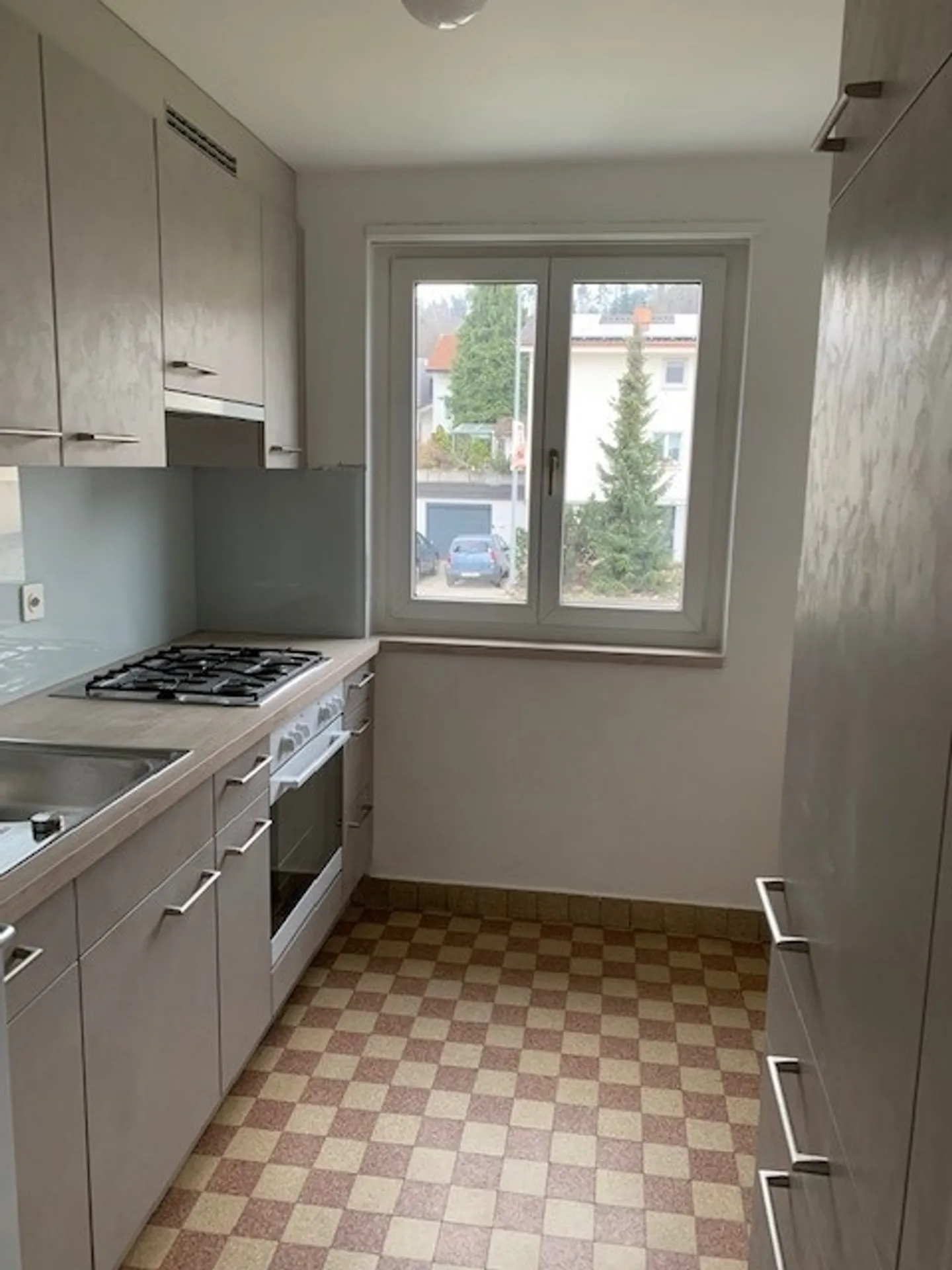 Appartement 1 pièce abordable fraîchement rénové - Photo 3 sur 11