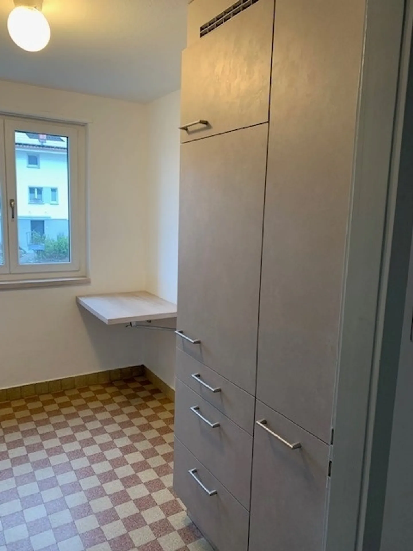 Appartement 1 pièce abordable fraîchement rénové - Photo 4 sur 11