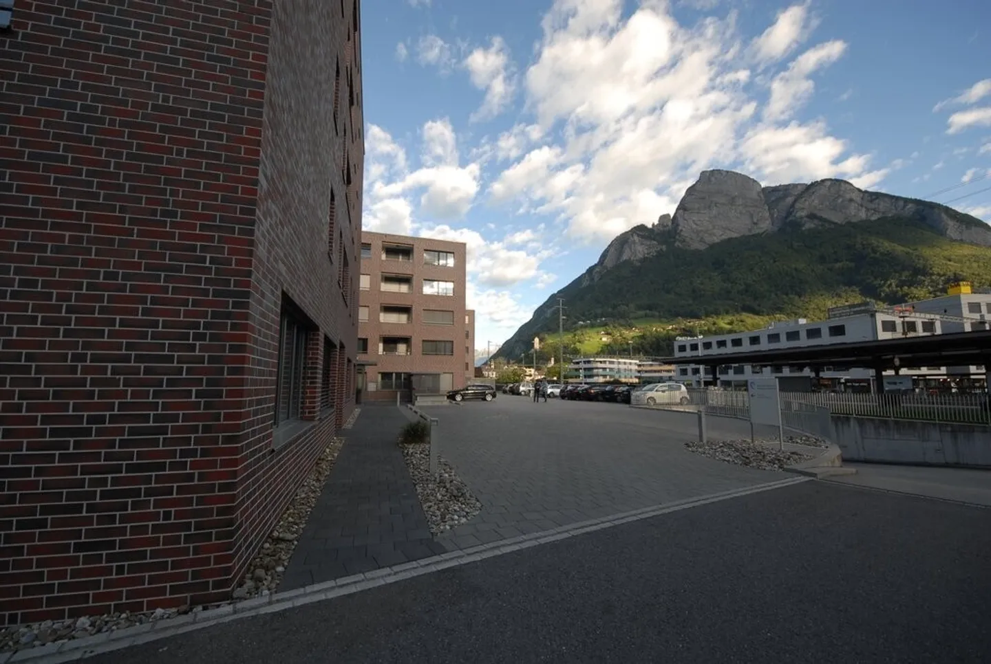 Auto-Einstellplatze nähe Bahnhof - Foto 1 von 1