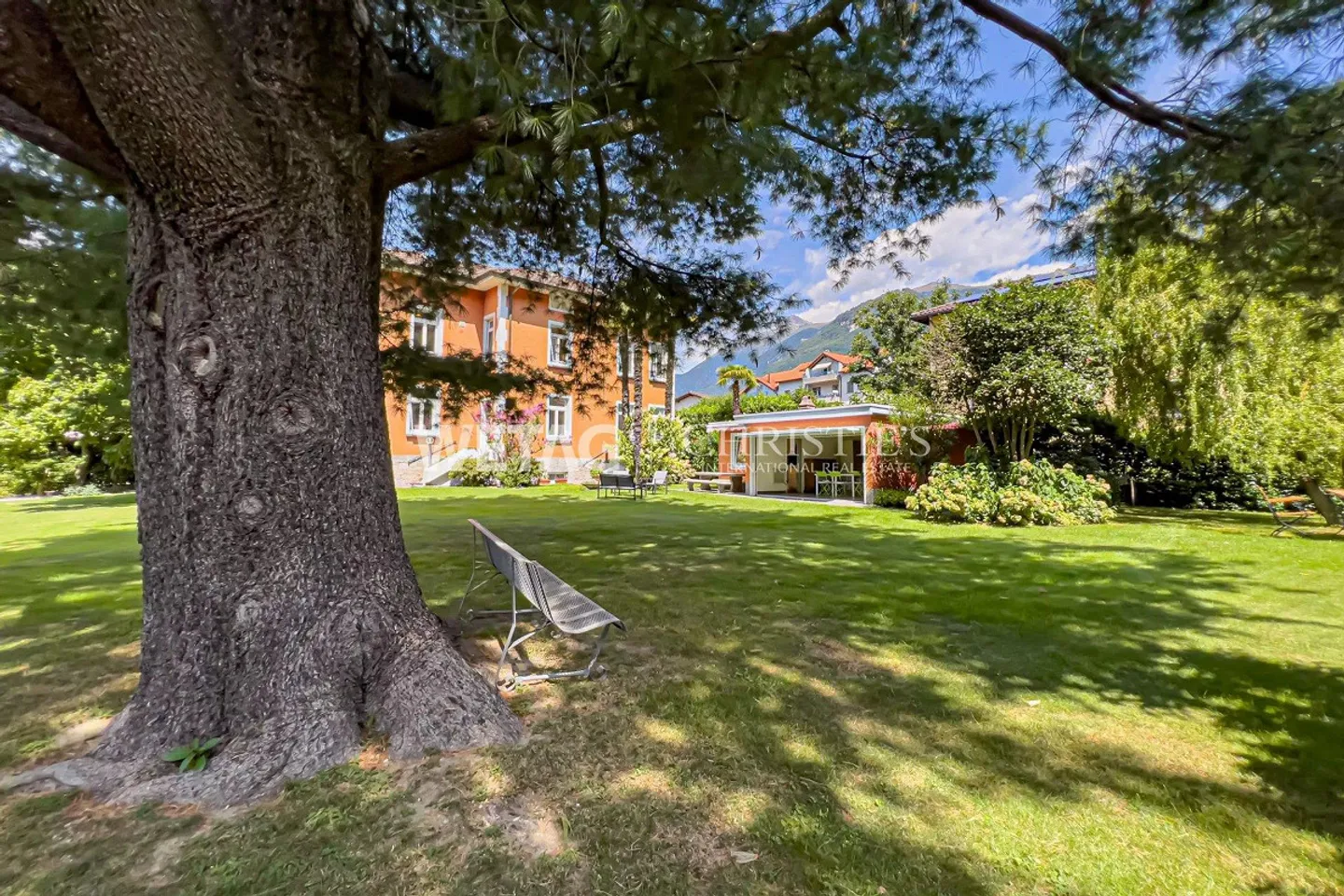 Renovierte Villa mit grossem Garten - Foto 12 von 12