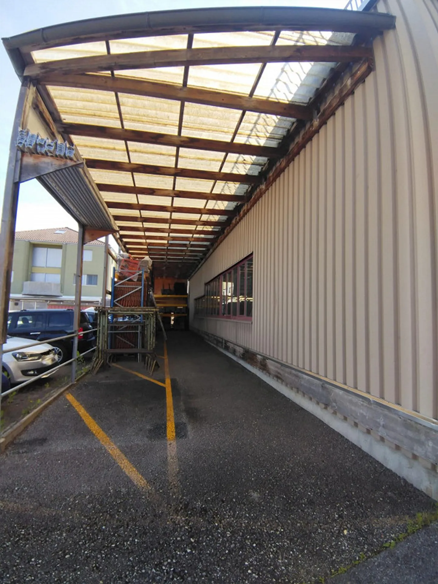 Officina con gru a ponte e molto spazio esterno - Foto 9 di 17