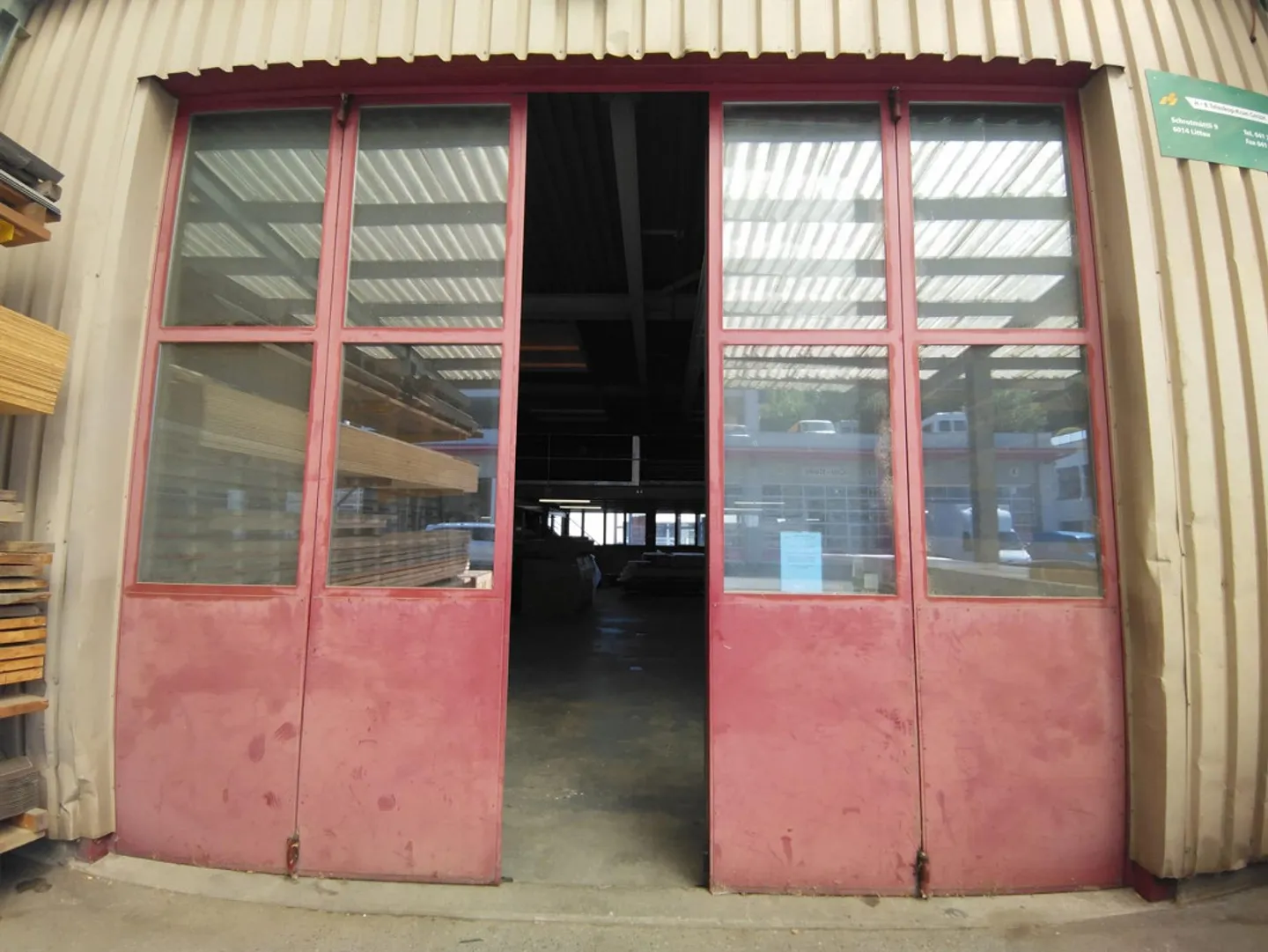 Officina con gru a ponte e molto spazio esterno - Foto 16 di 17