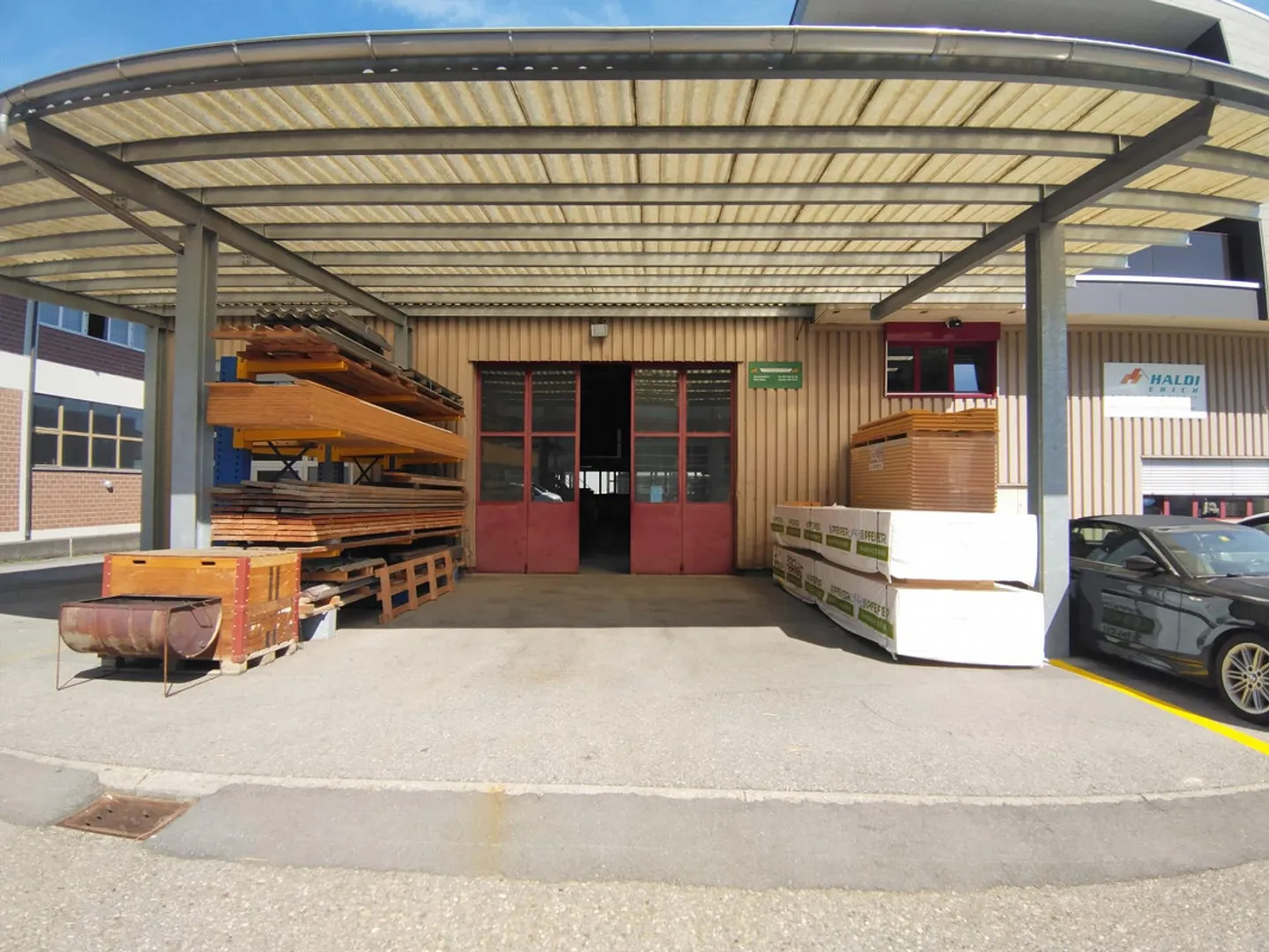 Officina con gru a ponte e molto spazio esterno - Foto 17 di 17