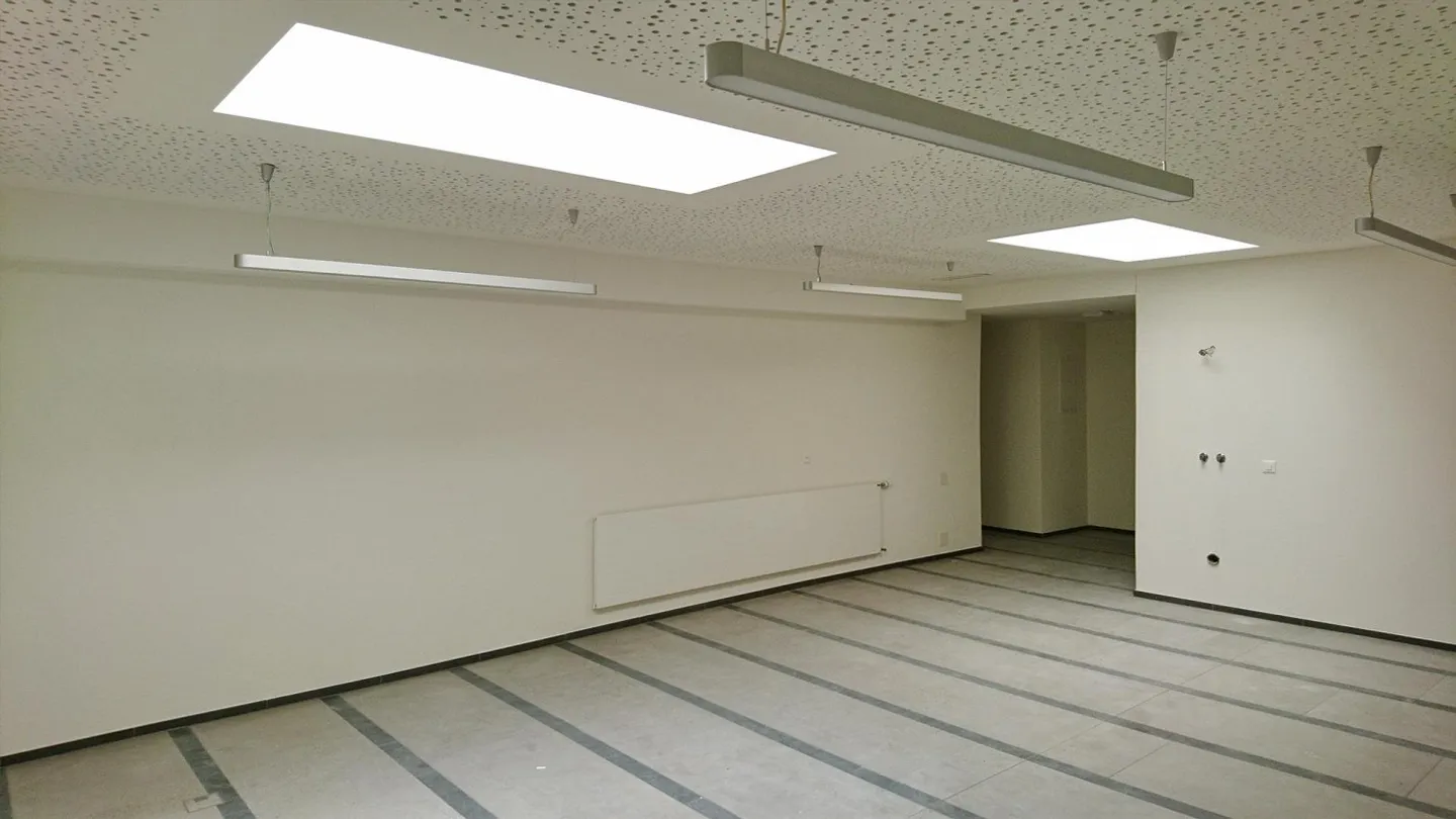Spazio per uffici/esposizioni luminoso al 1° piano - Foto 2 di 6