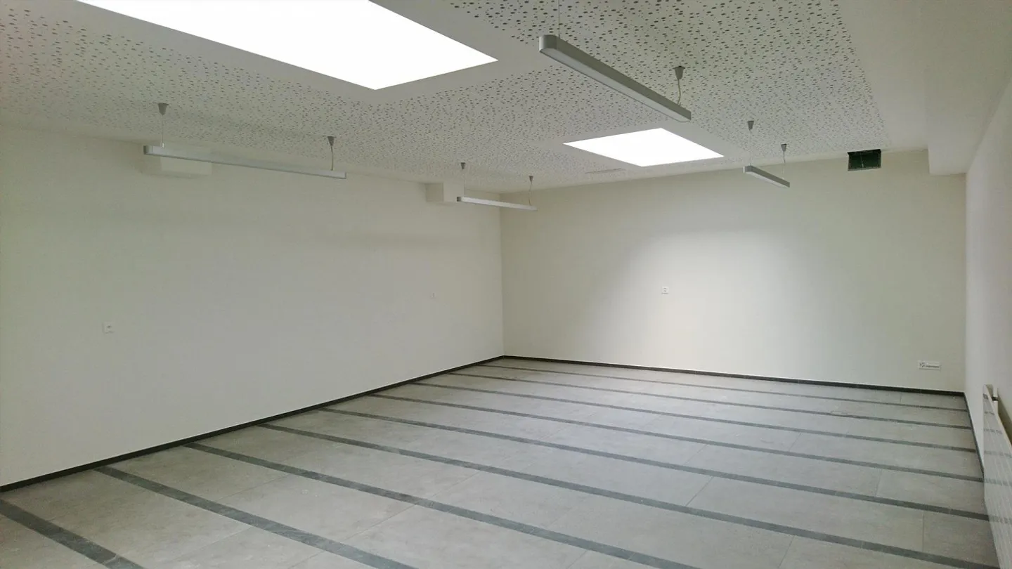 Spazio per uffici/esposizioni luminoso al 1° piano - Foto 3 di 6