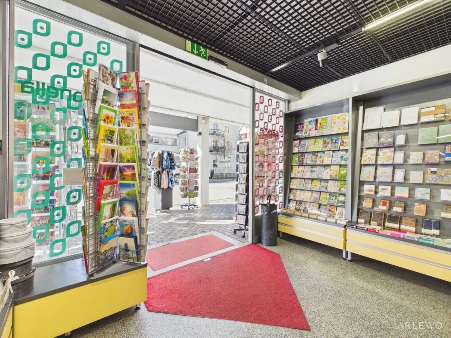 Flexible commercial space with large shop window front and internal L... - Photo 3 of 10