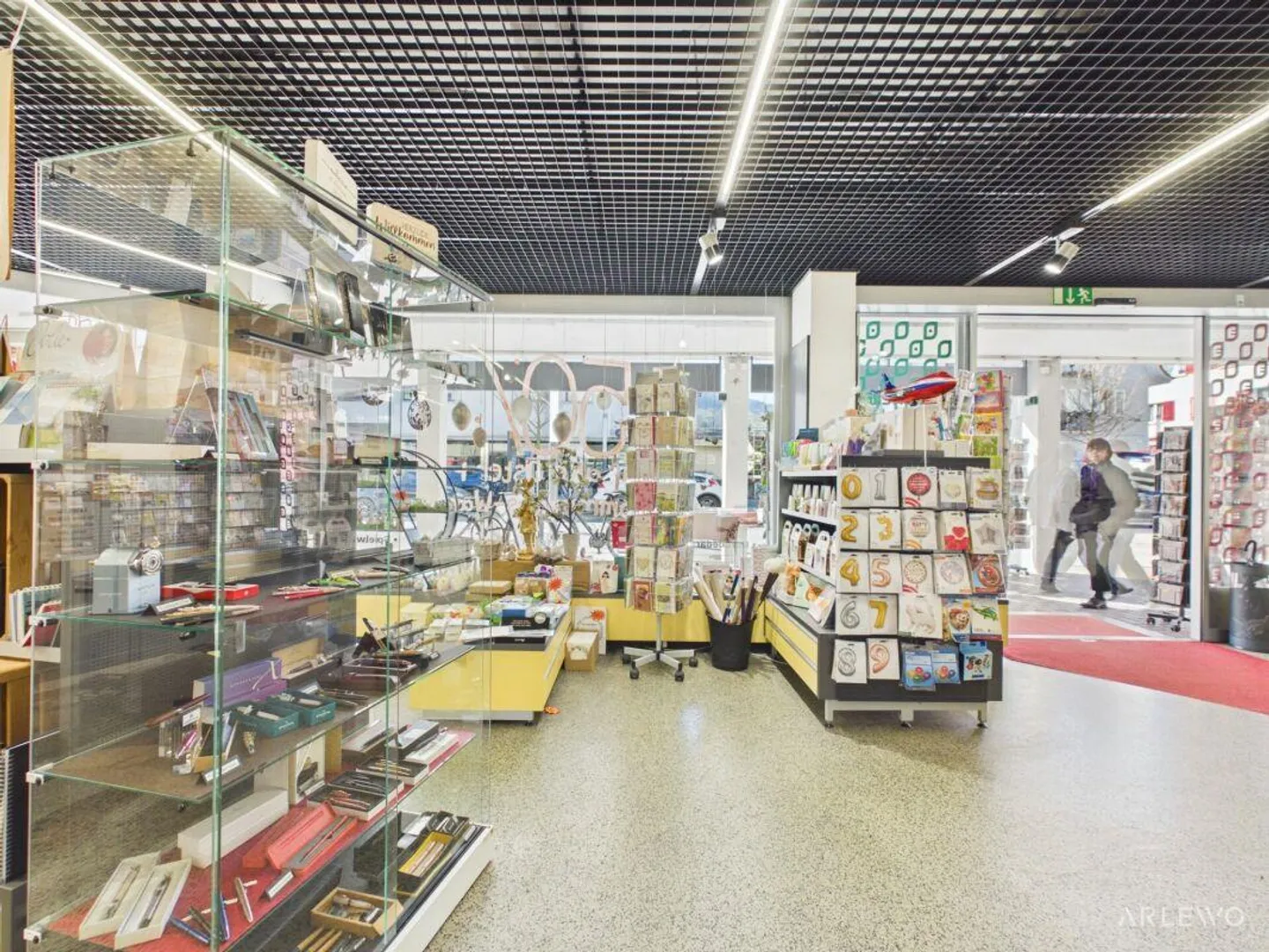 Flexible commercial space with large shop window front and internal L... - Photo 7 of 10