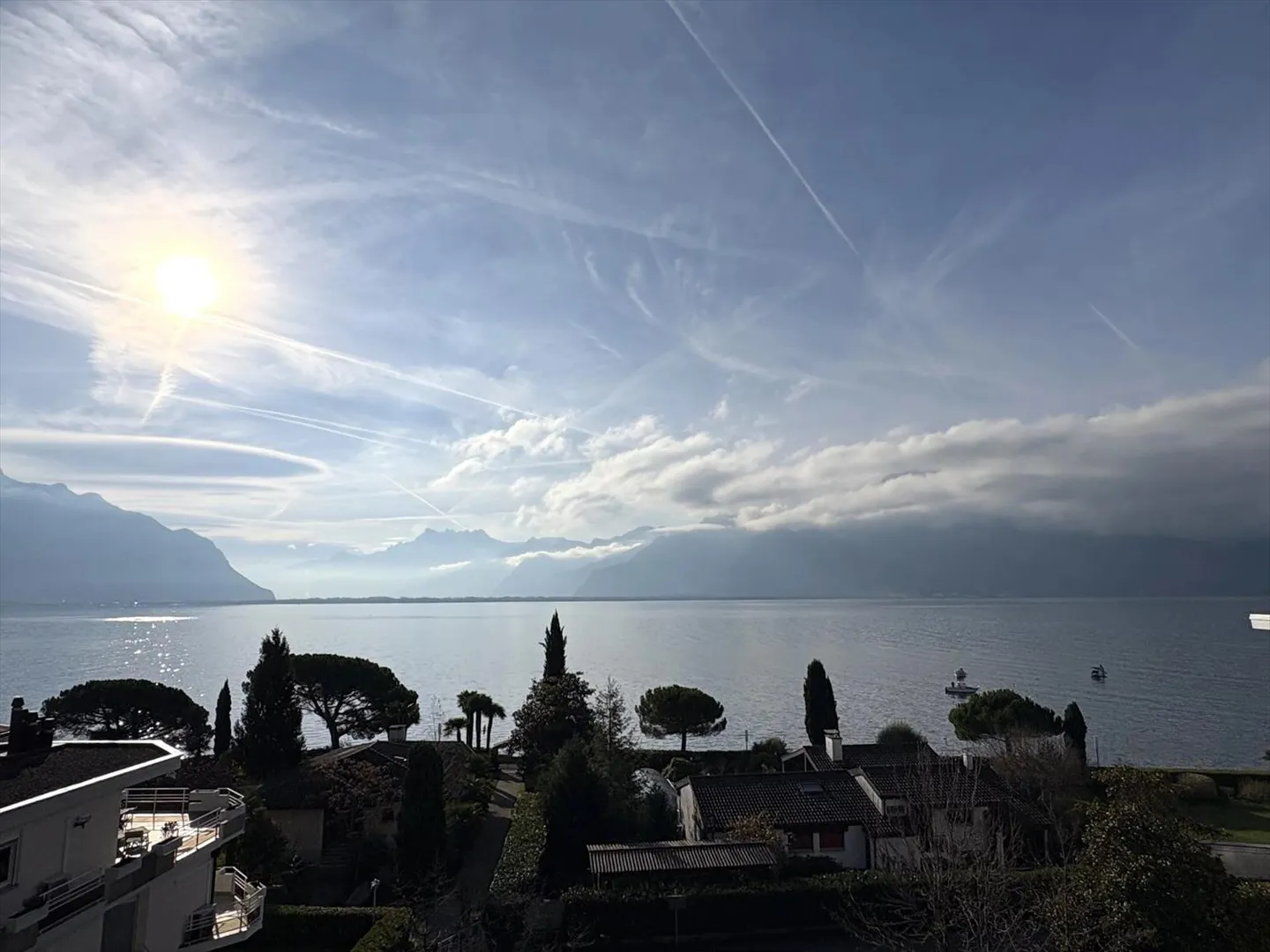 Superbe appartement de 3.5 pièces avec vue imprenable sur le lac et les montagnes - Foto 8 von 11