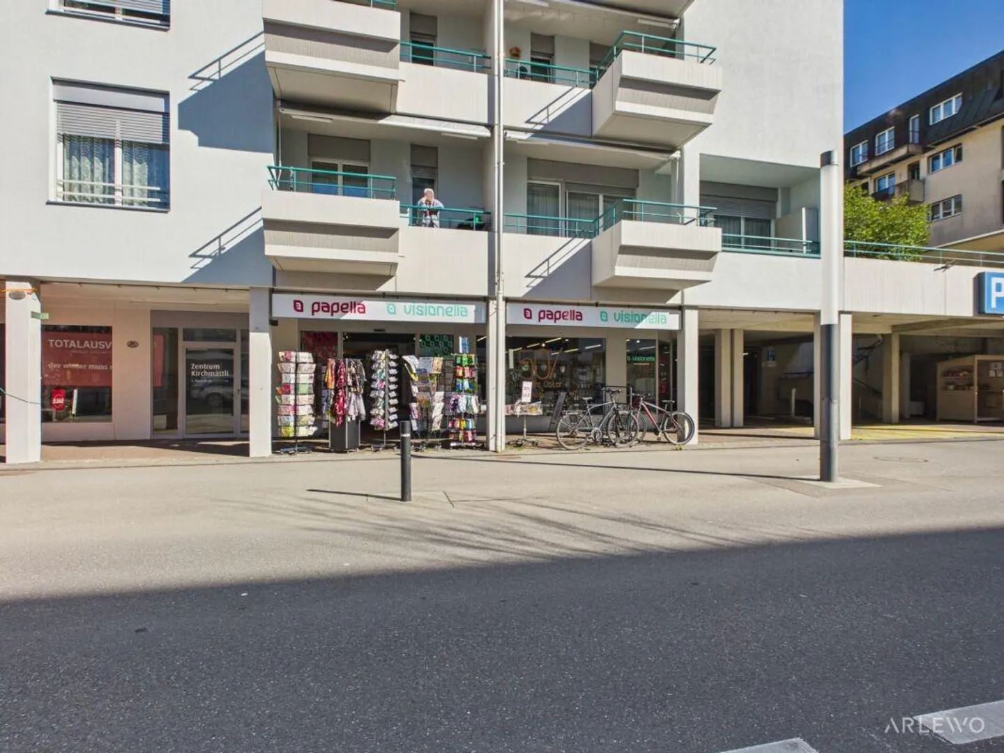 Flexible commercial space with large shop window front and internal L... - Photo 4 of 10