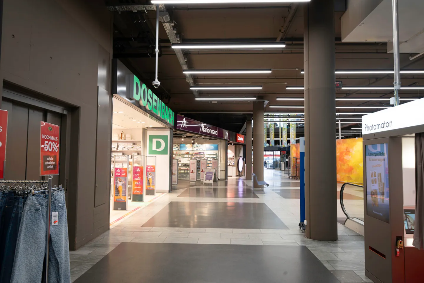 Espace de vente d'environ 100m² dans le centre commercial - Migros MParc Basel - Photo 5 sur 8