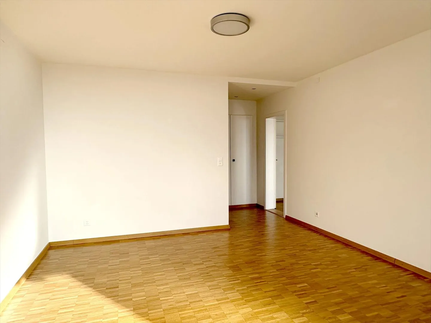 Superbe appartement de 3.5 pièces avec vue imprenable sur le lac et les montagnes - Foto 4 von 11