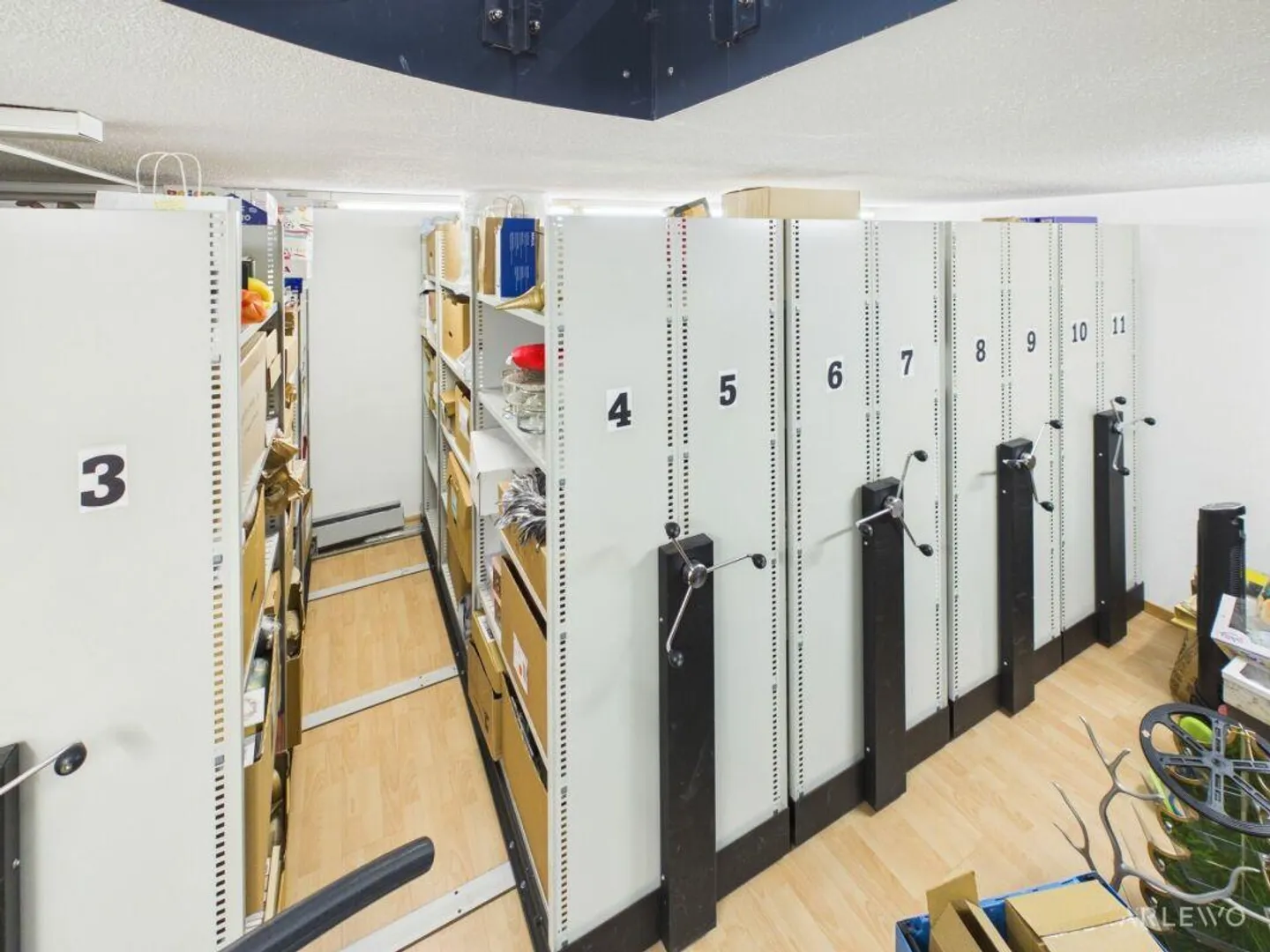 Flexible commercial space with large shop window front and internal L... - Photo 10 of 10